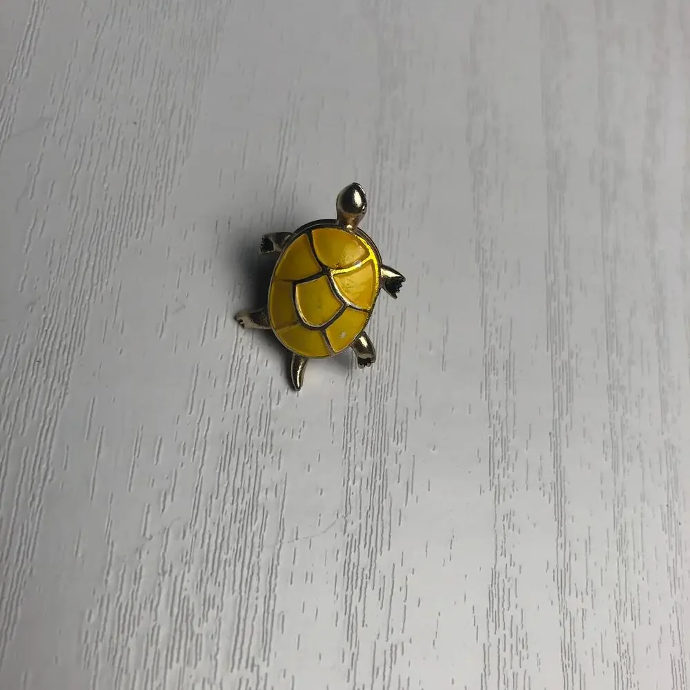 Vintage Gold Tone Yellow Tortoise Turtle Reptile Pin Brooch Ballou Reg